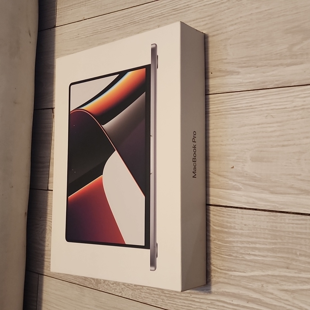 Apple empty box